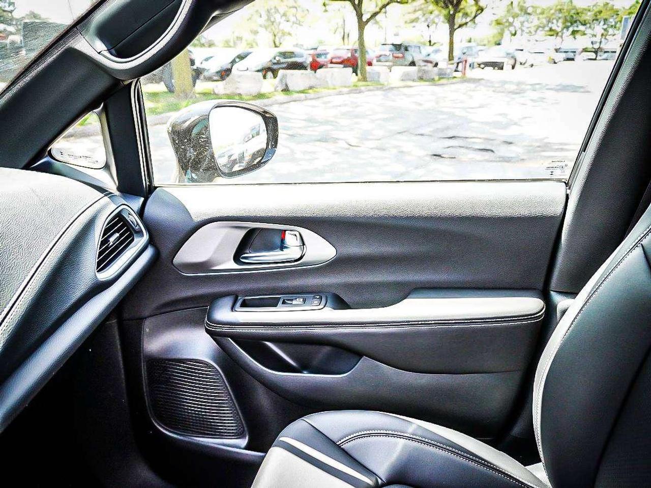 2027 Chrysler Pacifica  Photo