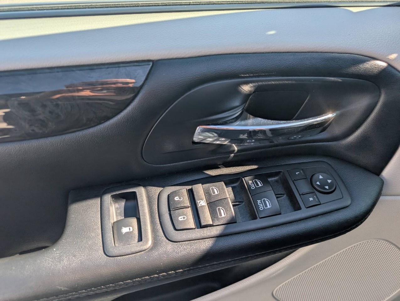2019 Dodge Grand Caravan CREW PLUS 2WD Photo