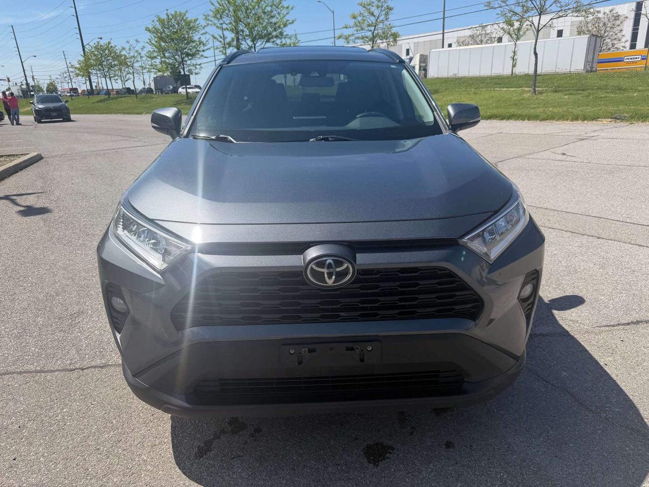 2021 Toyota RAV4 XLE AWD SUNROOF CLEAN CARFAX CERTIFIED Photo3