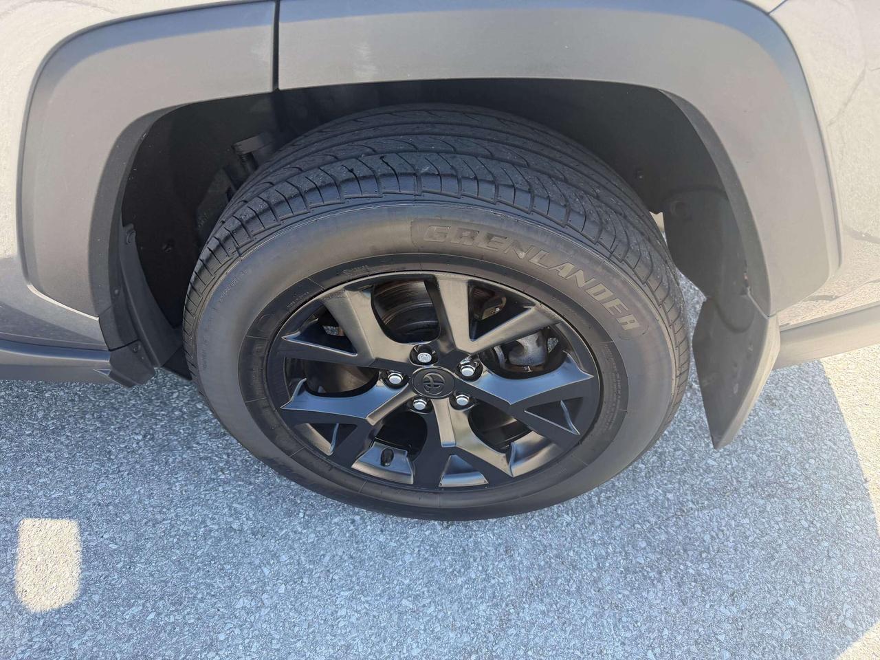 2021 Toyota RAV4 XLE AWD SUNROOF CLEAN CARFAX CERTIFIED Photo