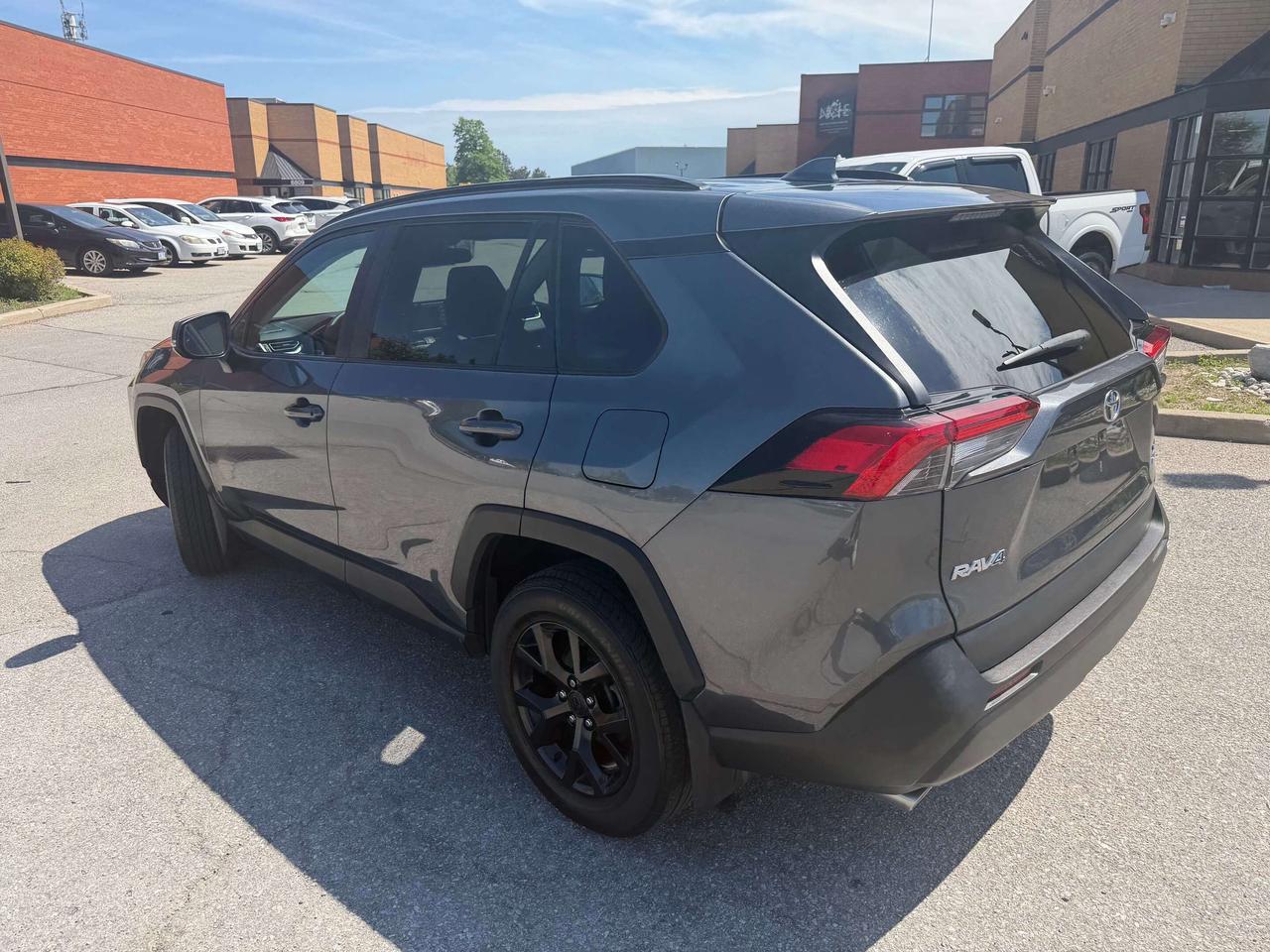 2021 Toyota RAV4 XLE AWD SUNROOF CLEAN CARFAX CERTIFIED Photo