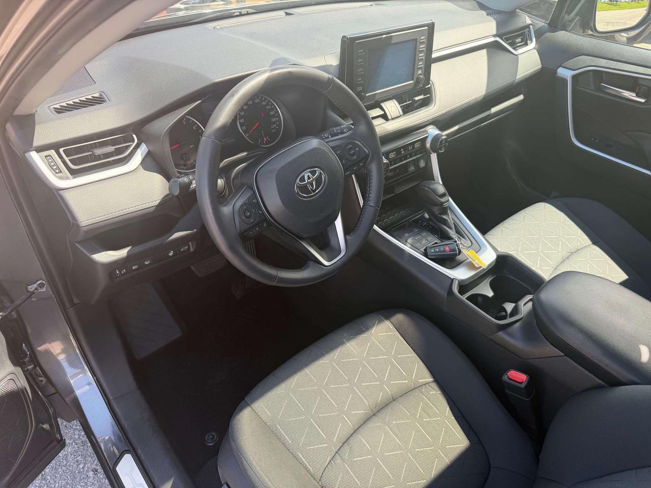 2021 Toyota RAV4 XLE AWD SUNROOF CLEAN CARFAX CERTIFIED Photo