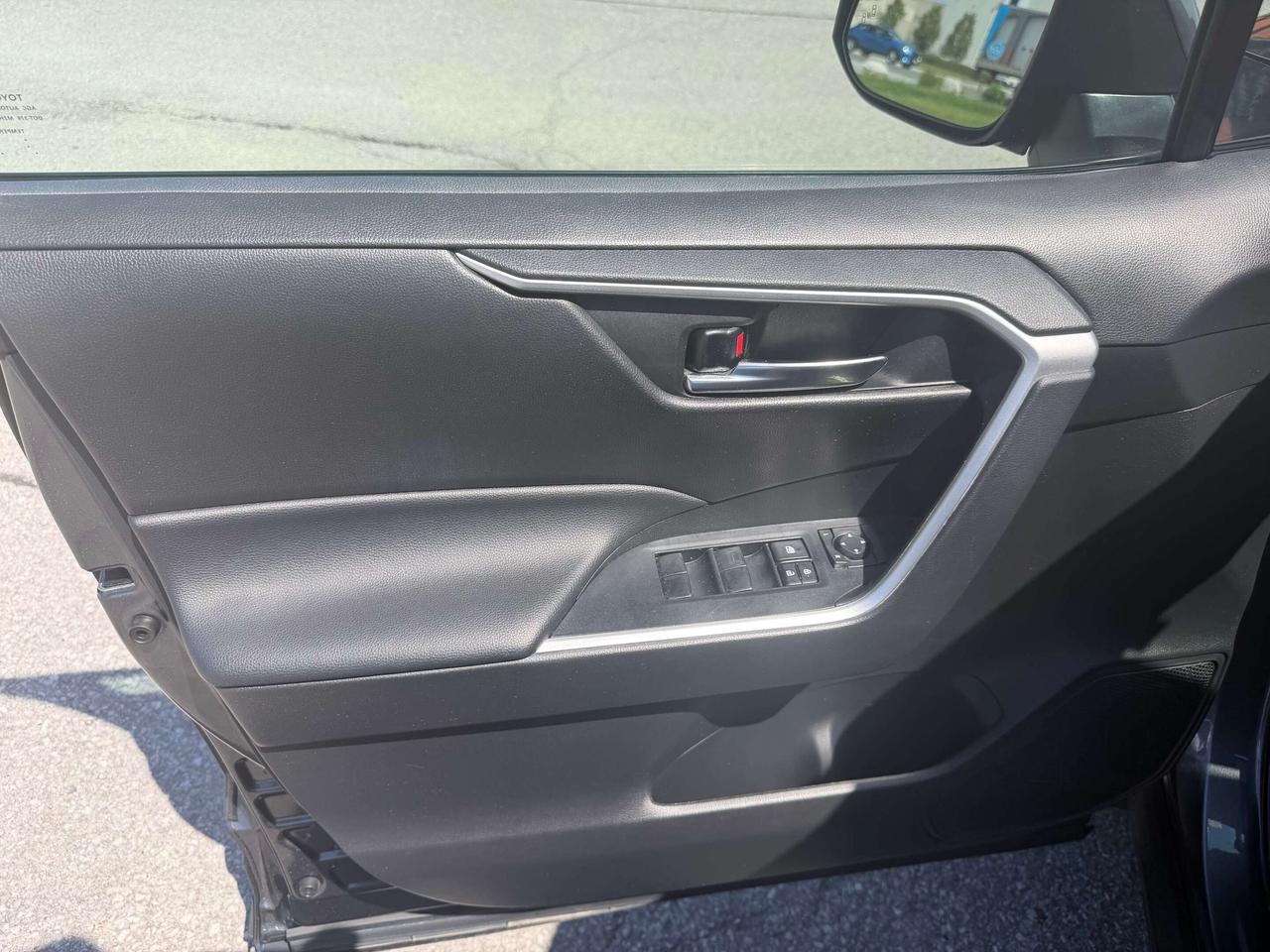 2021 Toyota RAV4 XLE AWD SUNROOF CLEAN CARFAX CERTIFIED Photo