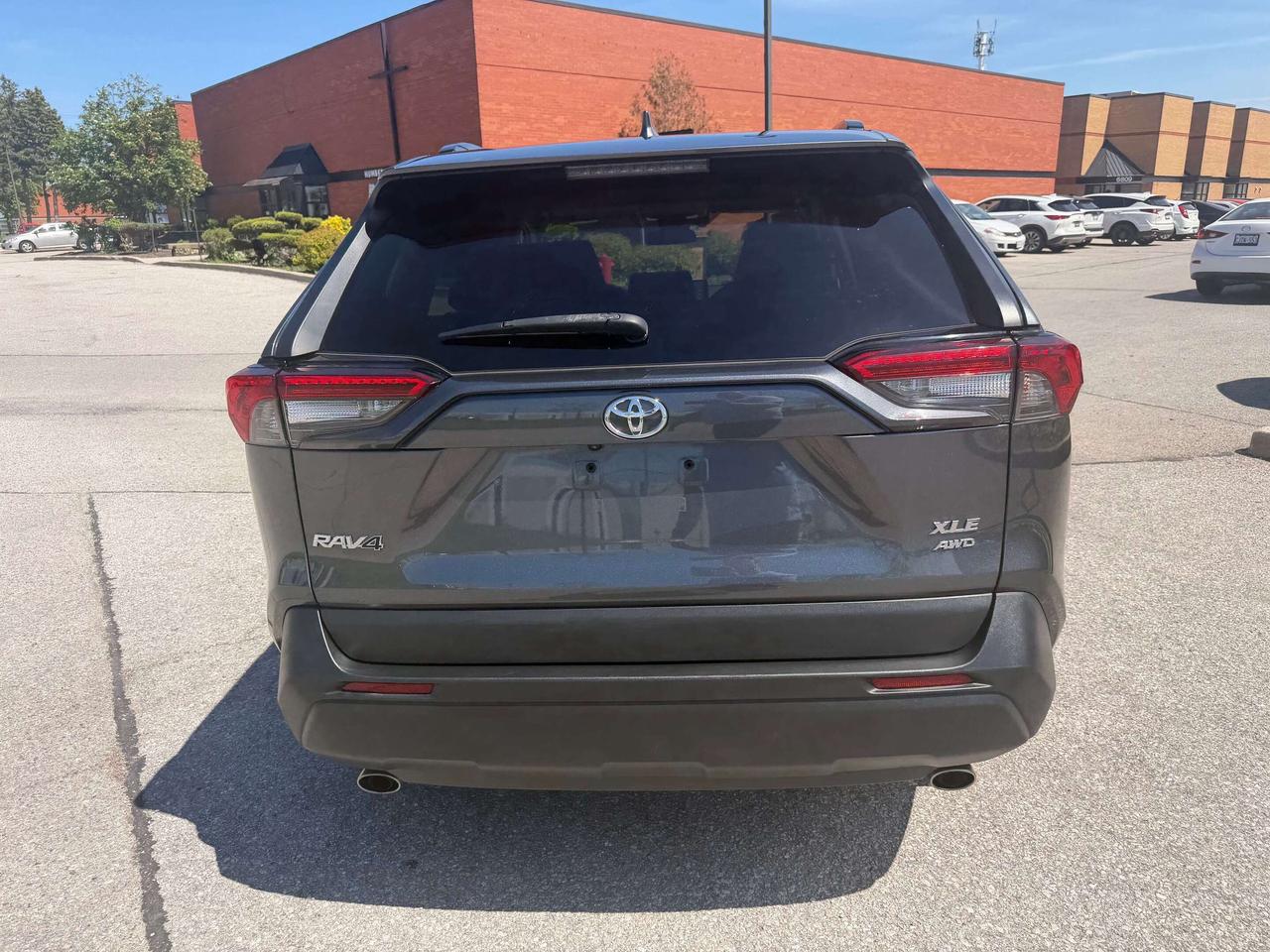 2021 Toyota RAV4 XLE AWD SUNROOF CLEAN CARFAX CERTIFIED Photo