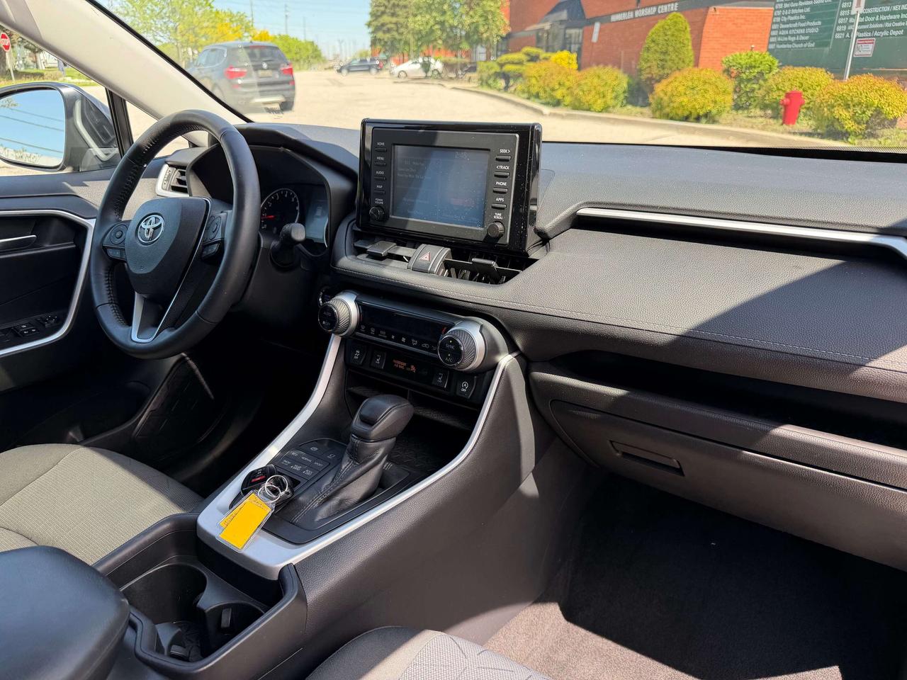 2021 Toyota RAV4 XLE AWD SUNROOF CLEAN CARFAX CERTIFIED Photo
