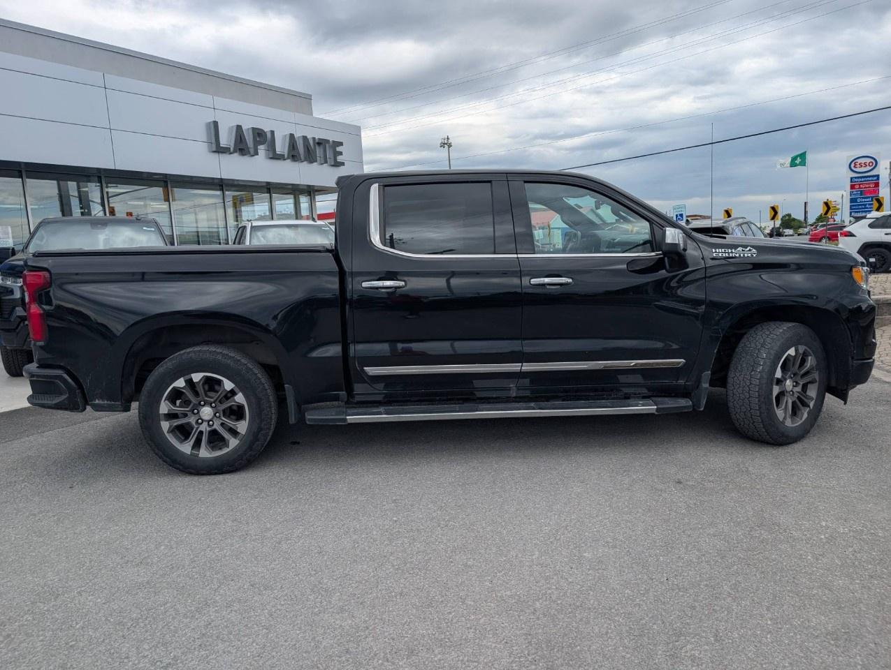 2022 Chevrolet Silverado 1500 Crew Cab Short Box 4-Wheel Drive High Country Photo