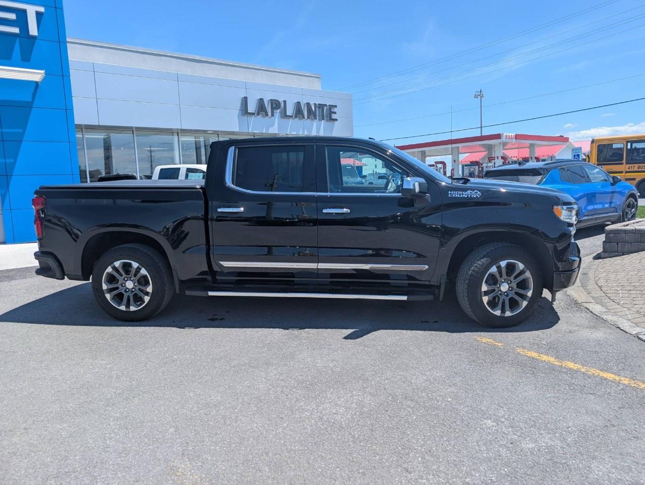 2022 Chevrolet Silverado 1500 Crew Cab Short Box 4-Wheel Drive High Country Photo