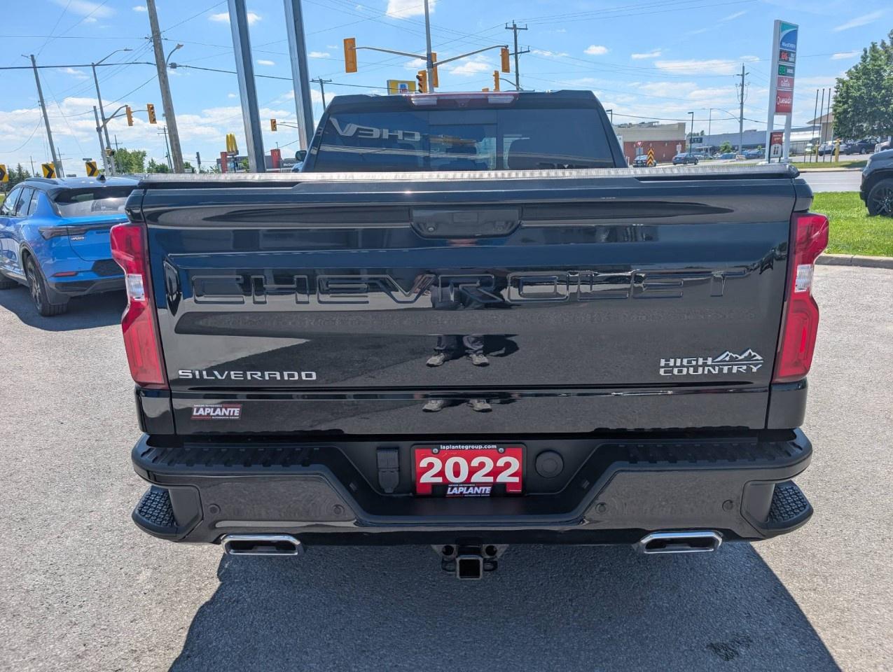 2022 Chevrolet Silverado 1500 Crew Cab Short Box 4-Wheel Drive High Country Photo3