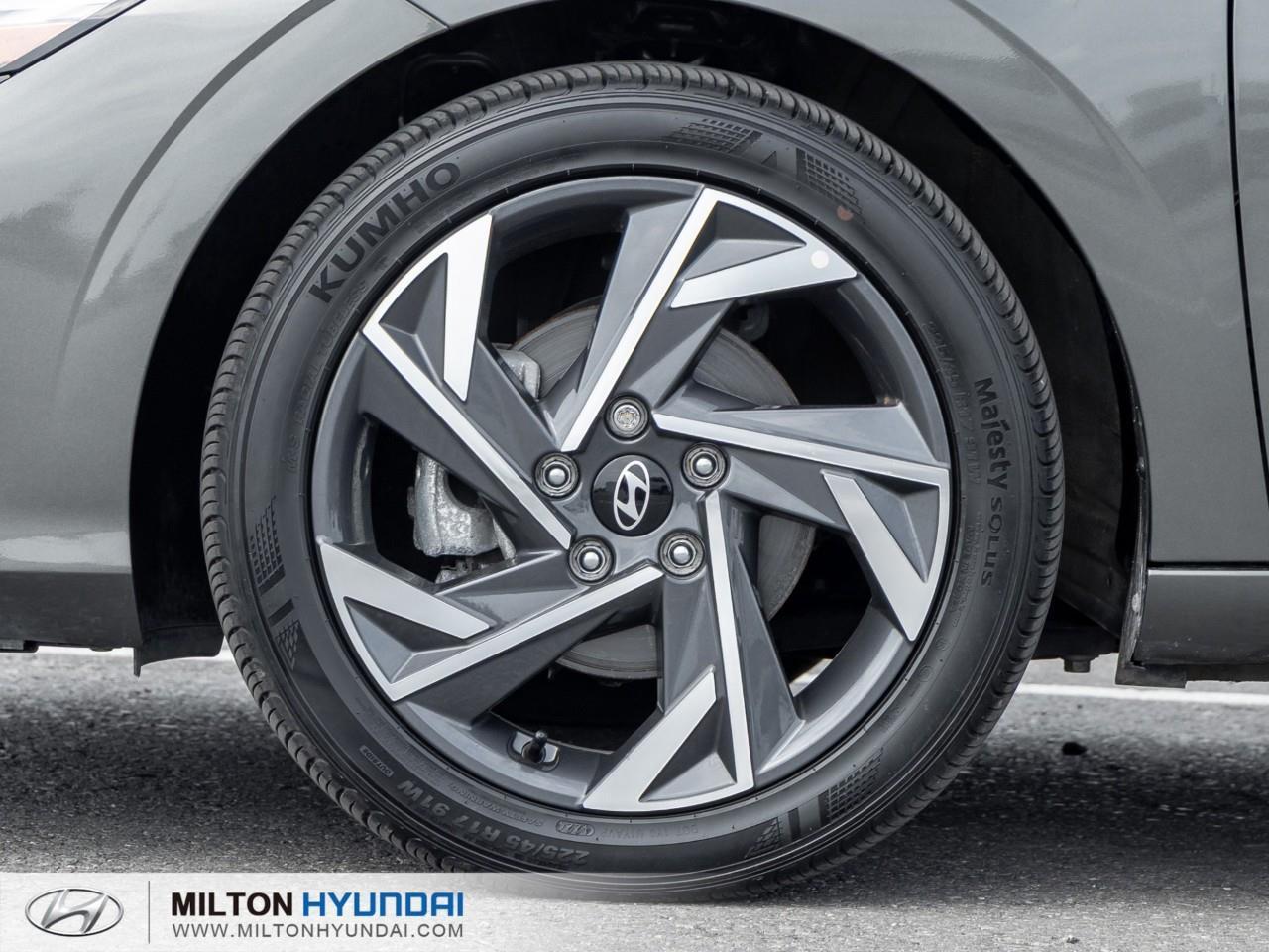 2025 Hyundai Elantra Luxury 4dr Sedan Photo3