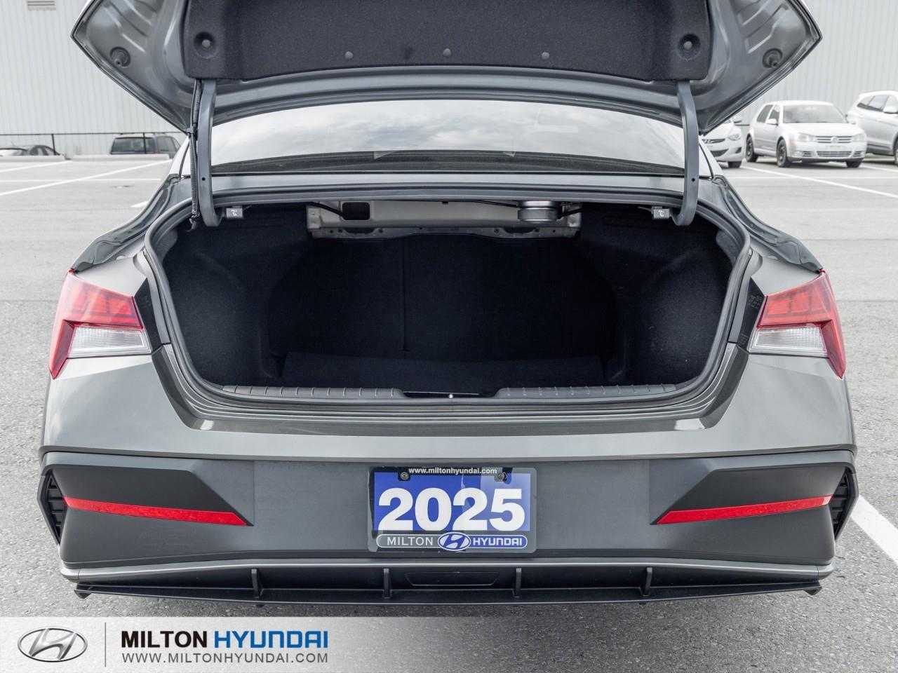 2025 Hyundai Elantra Luxury 4dr Sedan Photo