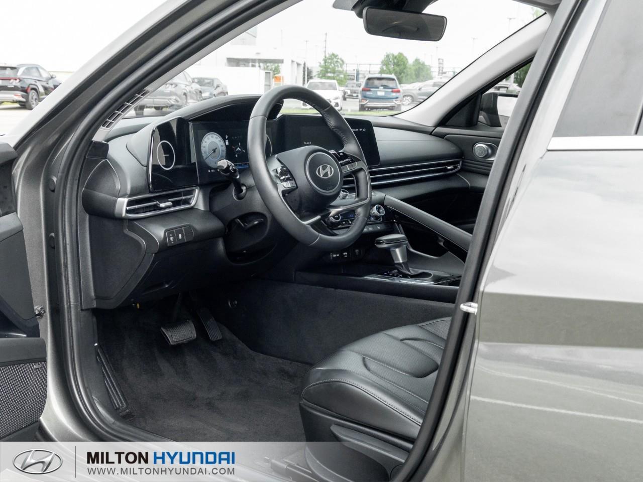 2025 Hyundai Elantra Luxury 4dr Sedan Photo