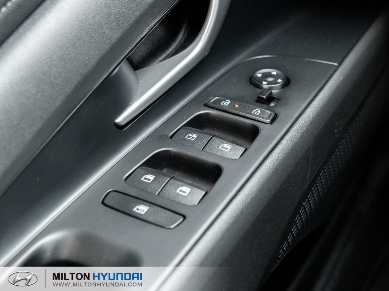 2025 Hyundai Elantra Luxury 4dr Sedan Photo