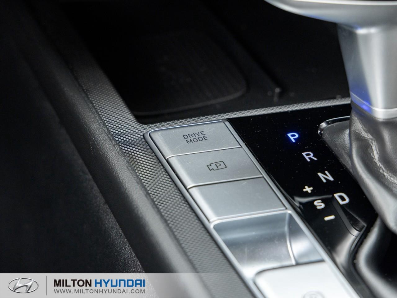 2025 Hyundai Elantra Luxury 4dr Sedan Photo