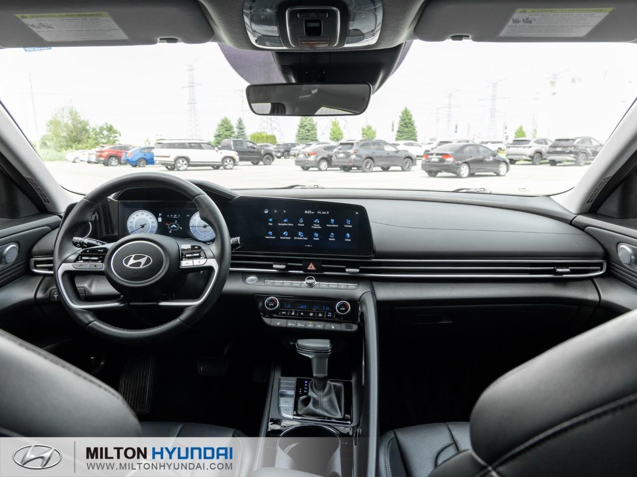2025 Hyundai Elantra Luxury 4dr Sedan Photo