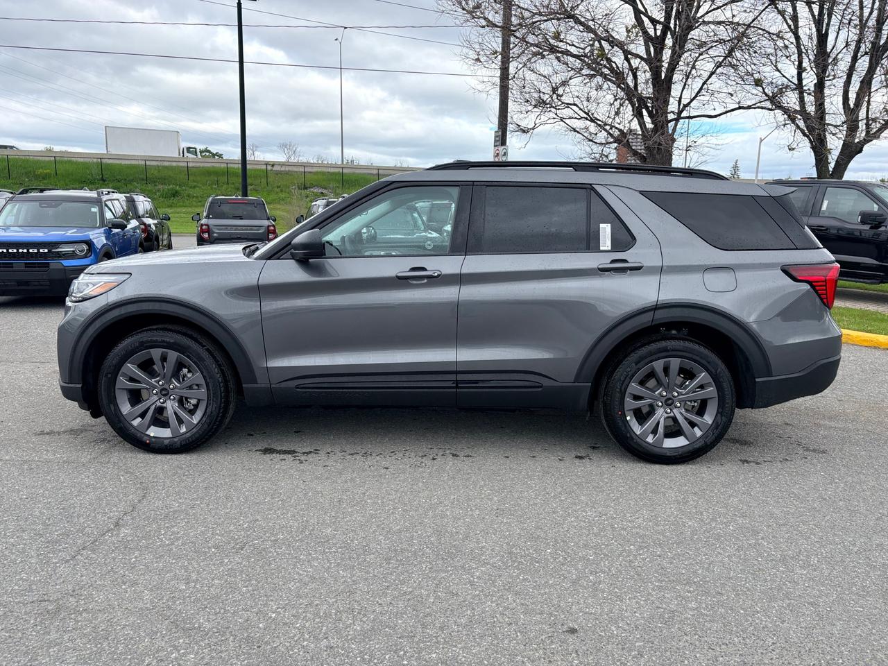 2026 Ford Explorer  Photo3