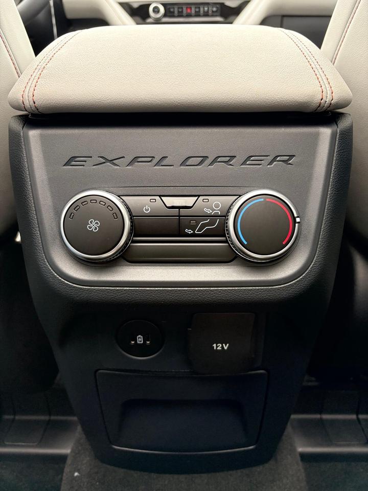 2026 Ford Explorer  Photo