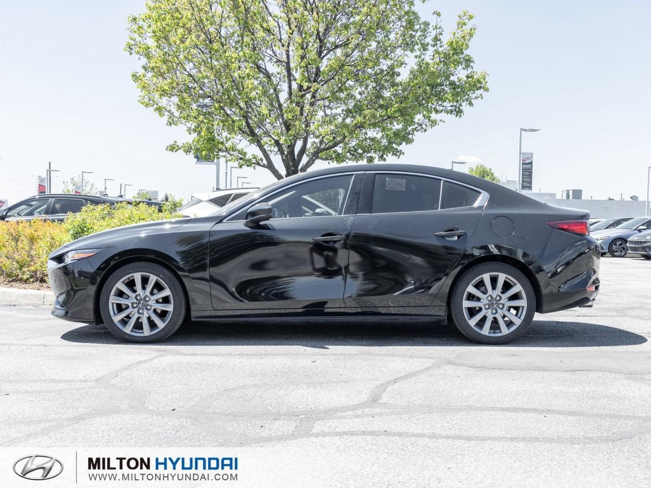 2025 Mazda MAZDA3  Photo2
