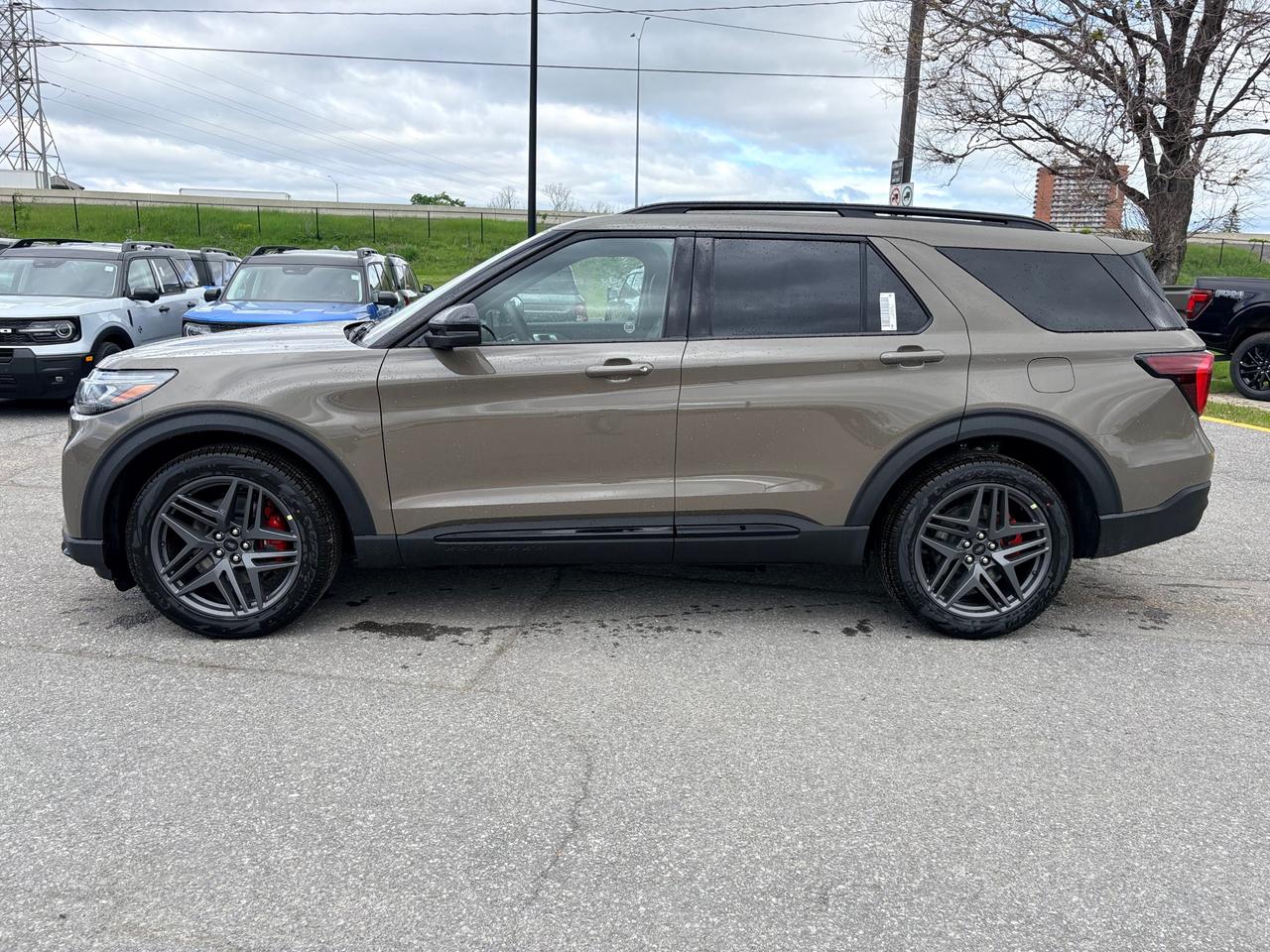2026 Ford Explorer ST 4dr 4x4 Photo3