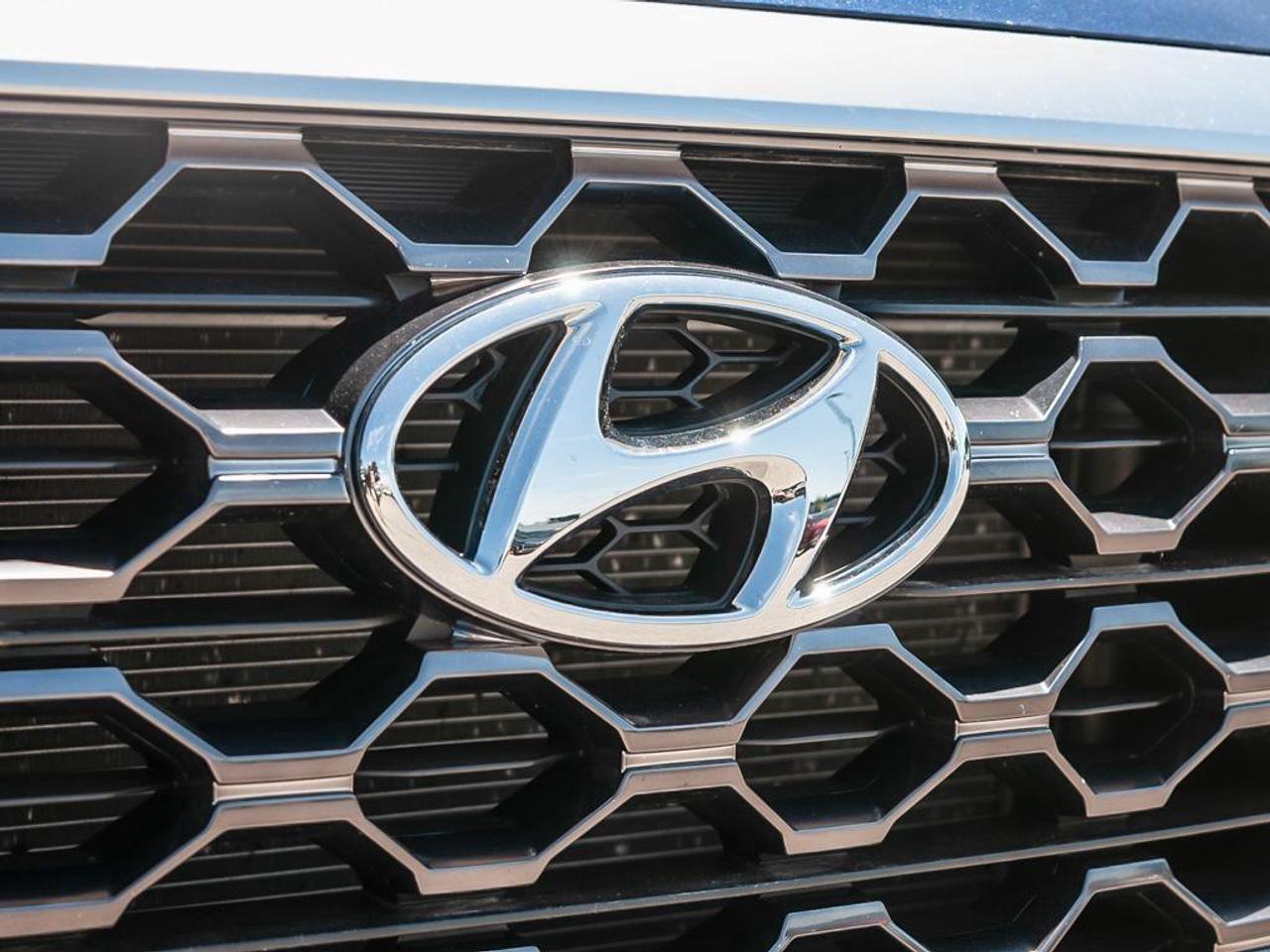 2020 Hyundai Santa Fe Preferred 2.4 w/Sun & Leather Package 4dr All-Wheel Drive Photo