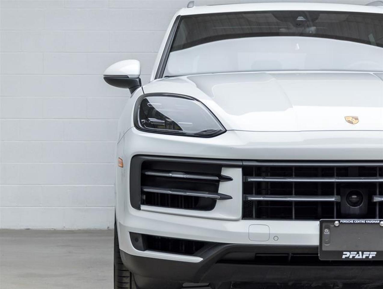 2024 Porsche Cayenne  Photo2