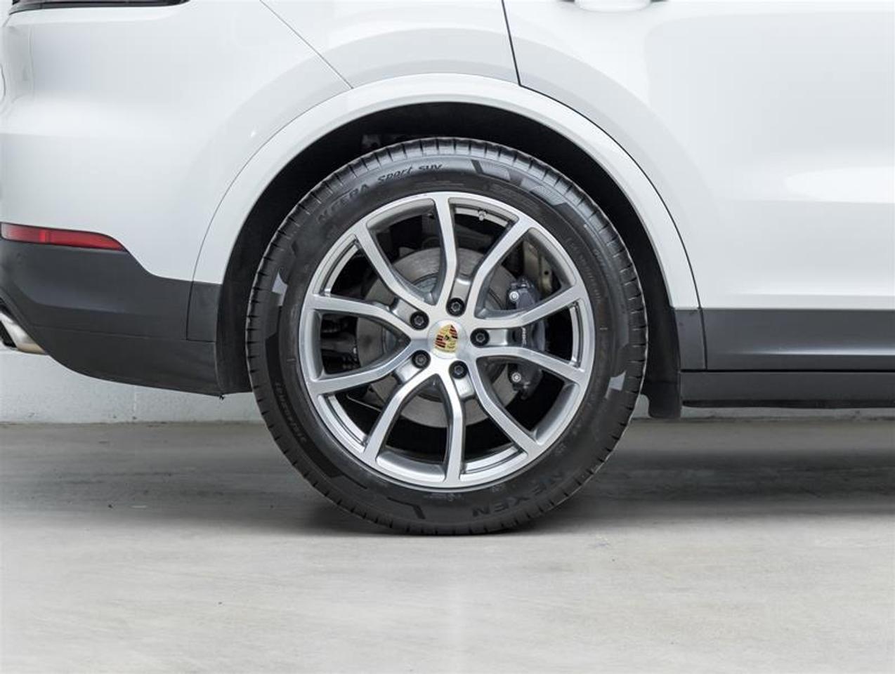 2024 Porsche Cayenne  Photo
