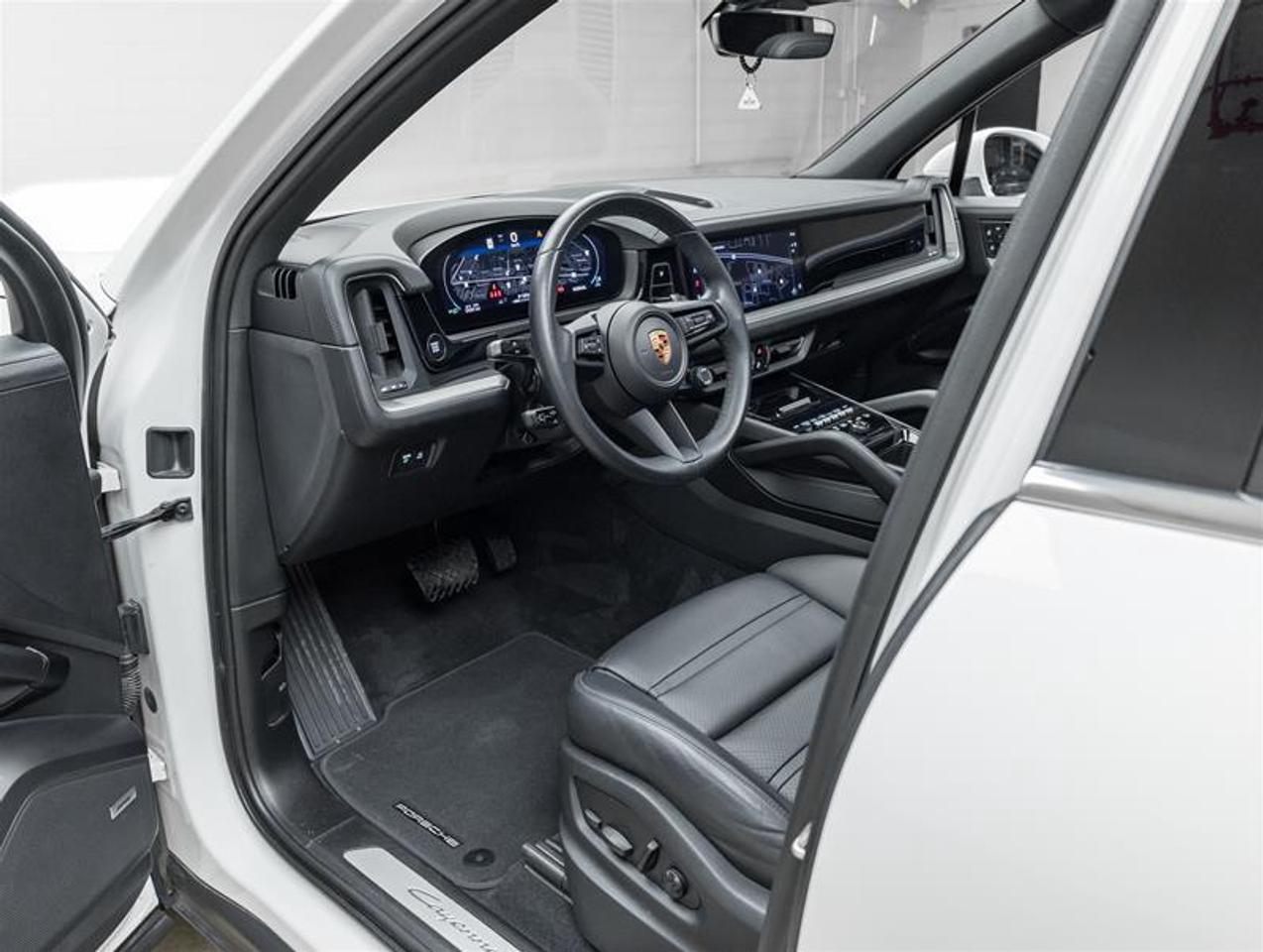 2024 Porsche Cayenne  Photo