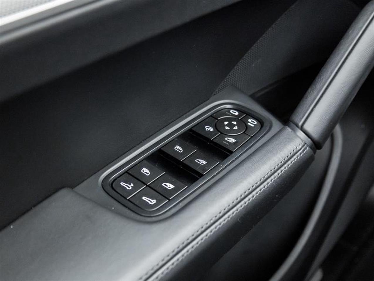 2024 Porsche Cayenne  Photo