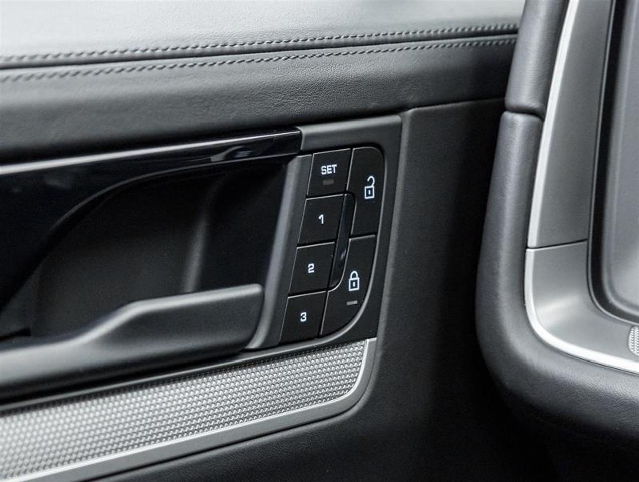 2024 Porsche Cayenne  Photo