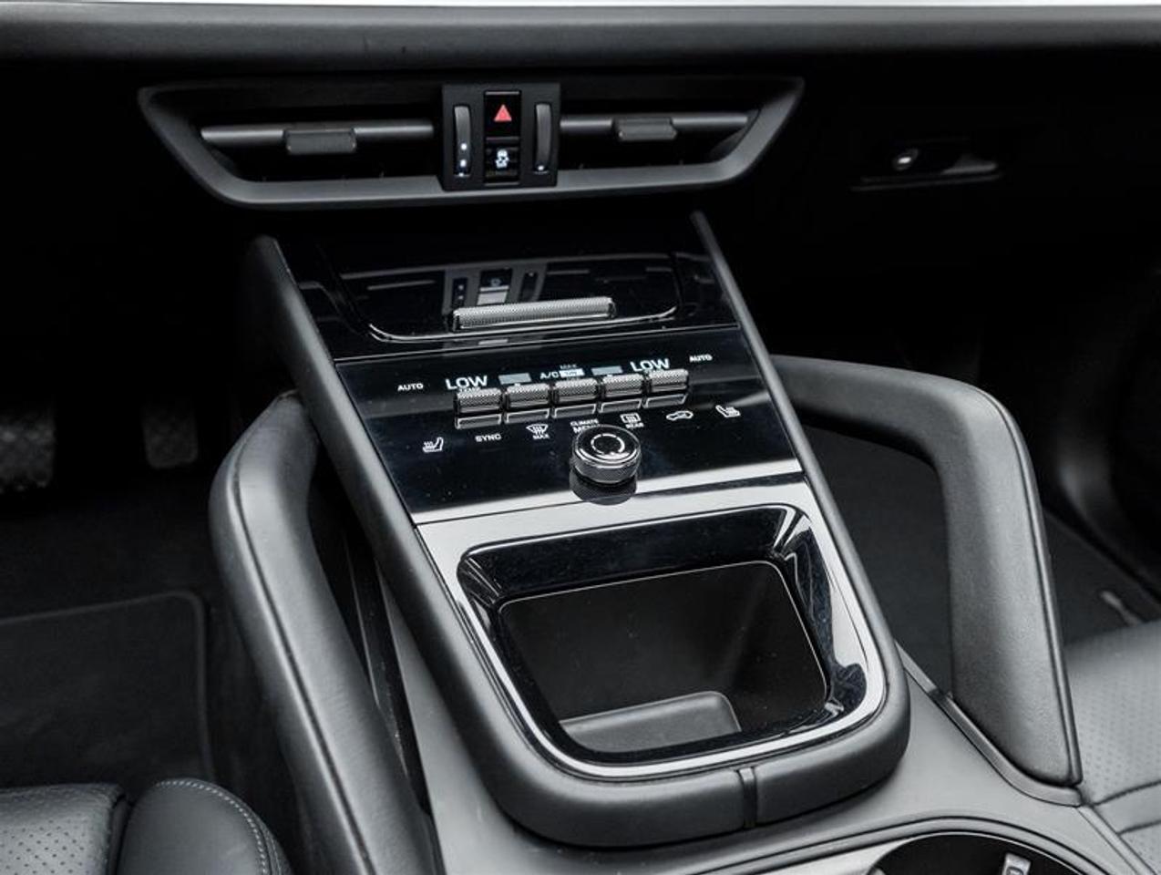 2024 Porsche Cayenne  Photo