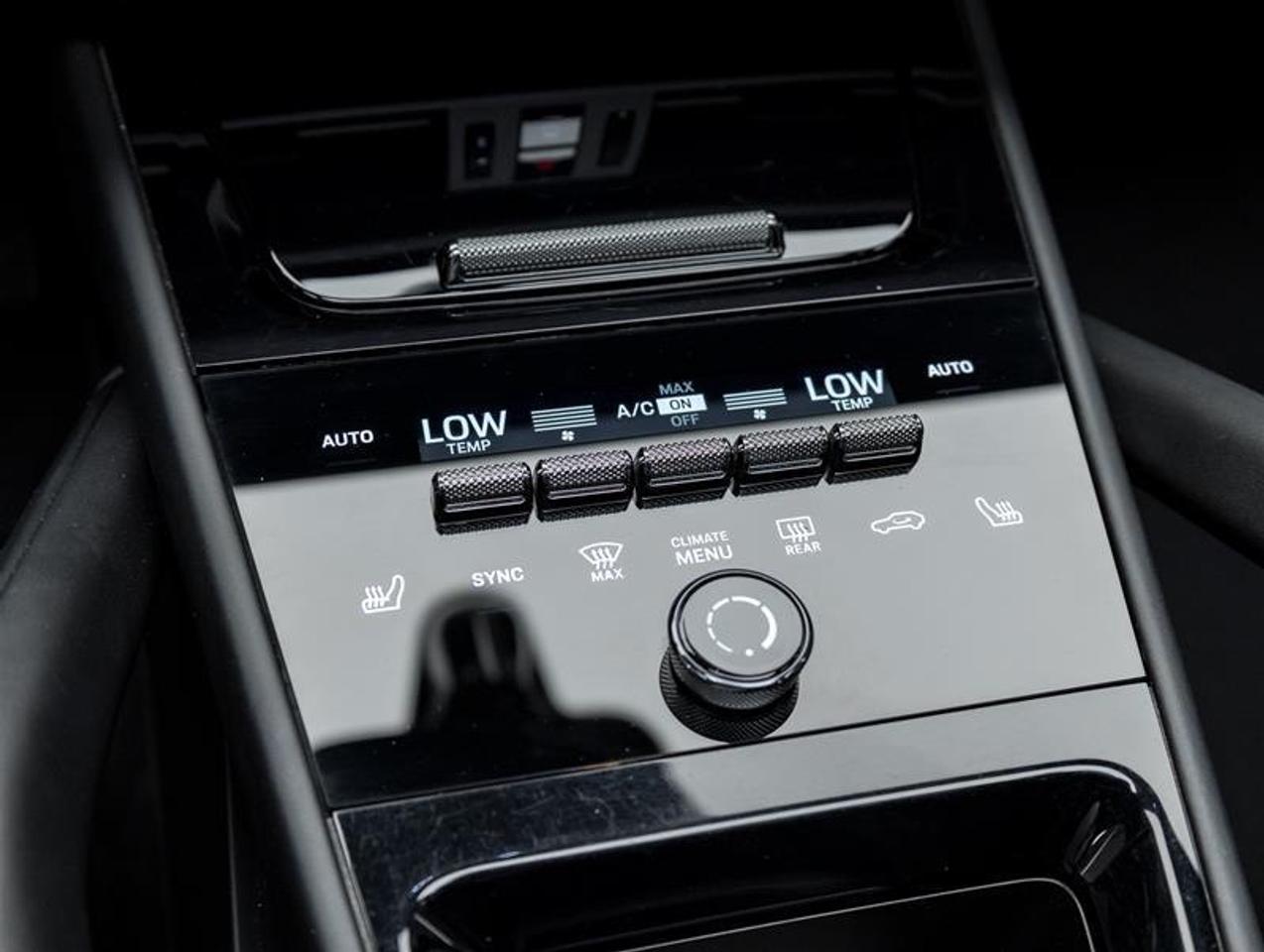 2024 Porsche Cayenne  Photo