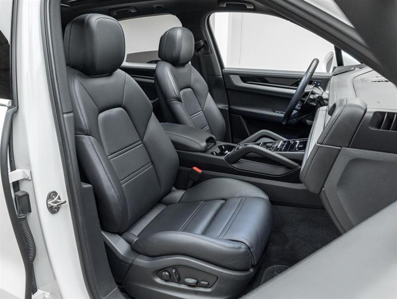 2024 Porsche Cayenne  Photo