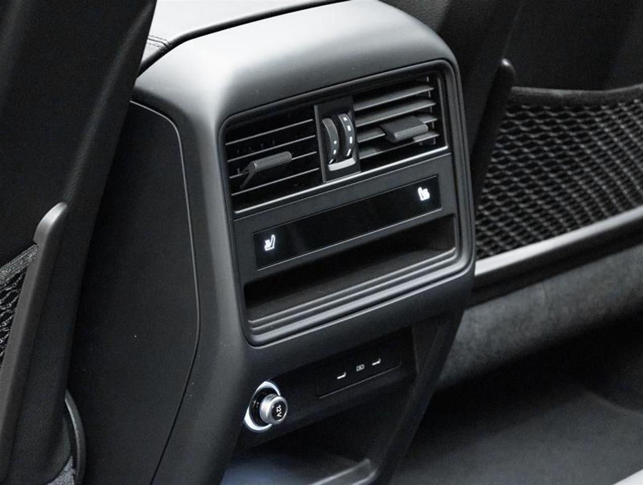 2024 Porsche Cayenne  Photo