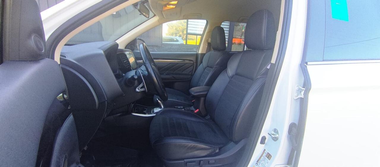 2020 Mitsubishi Outlander PHEV PHEV SE S-AWC   Plug-In Hybrid AWD   Low KMs   2 S Photo