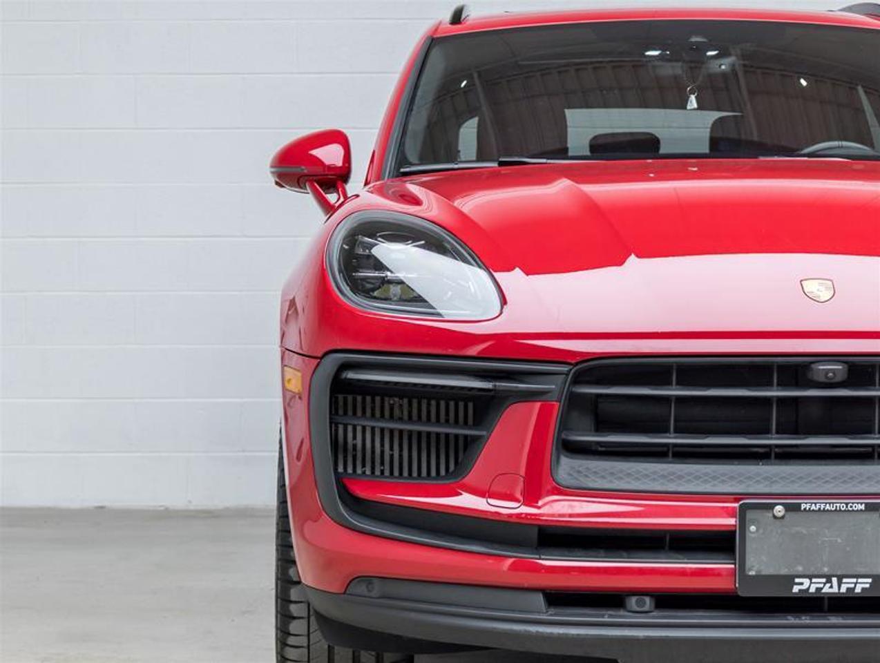 2023 Porsche Macan  Photo2