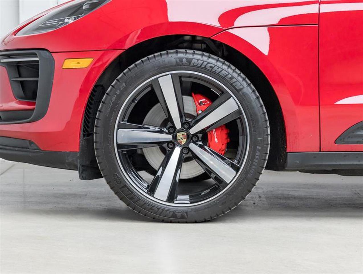 2023 Porsche Macan  Photo