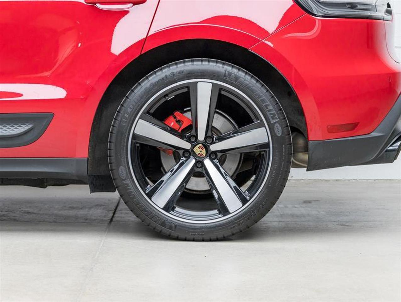 2023 Porsche Macan  Photo