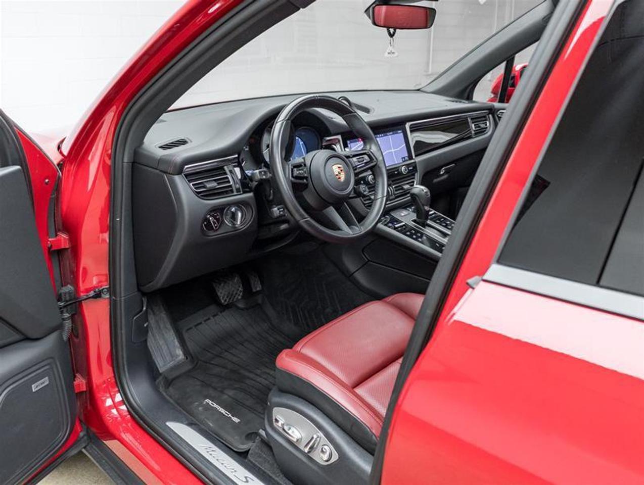 2023 Porsche Macan  Photo