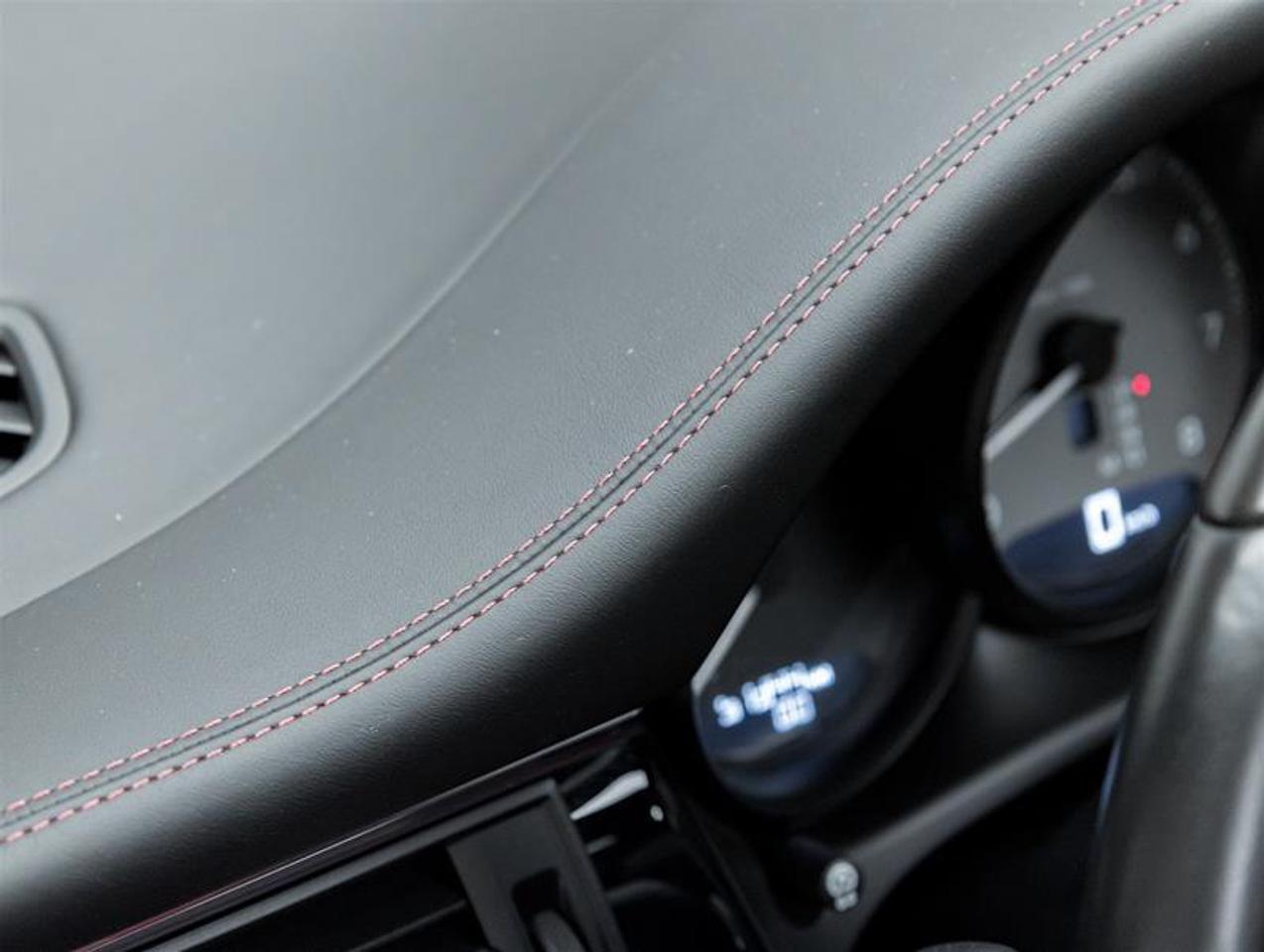 2023 Porsche Macan  Photo