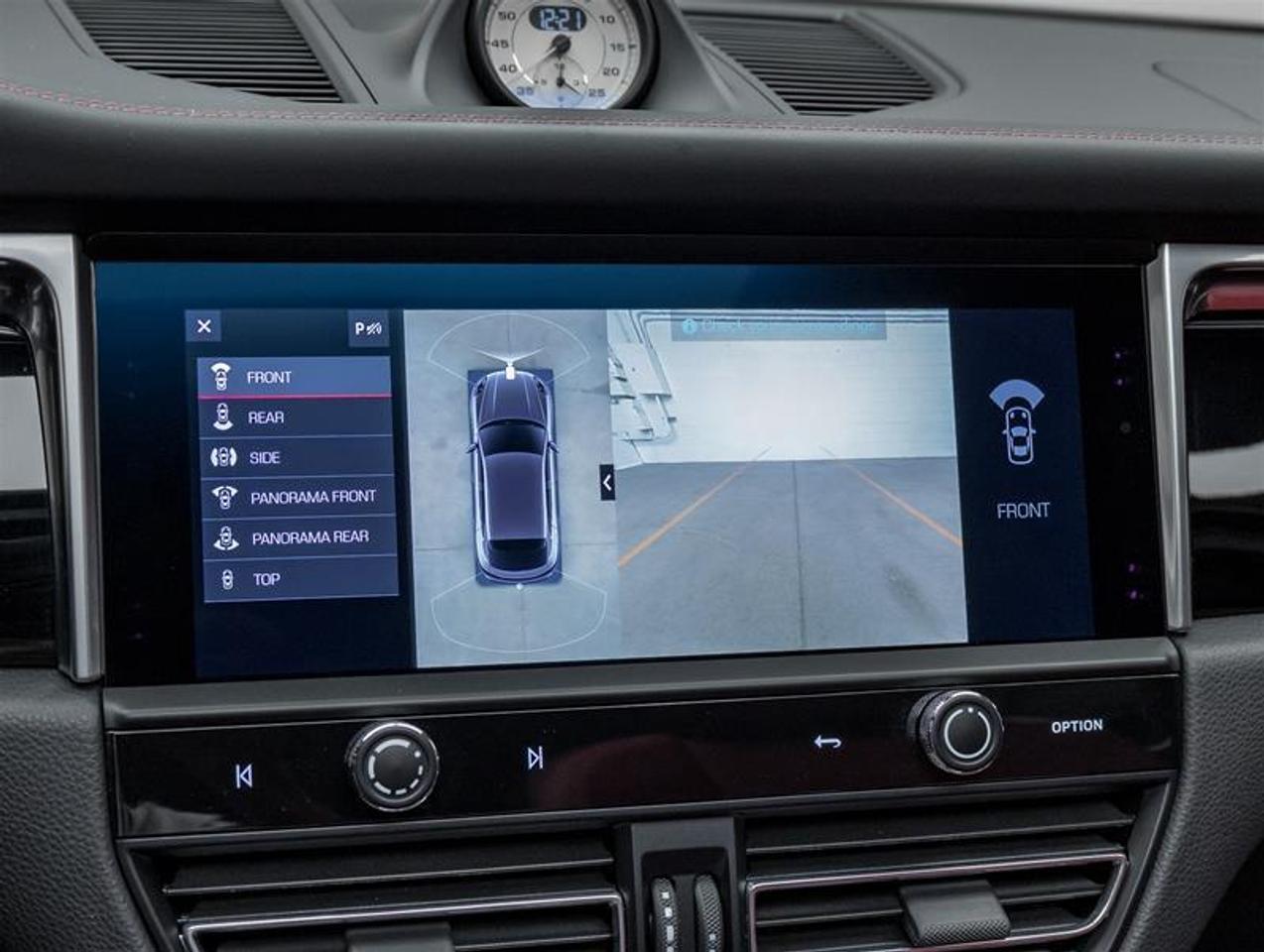 2023 Porsche Macan  Photo