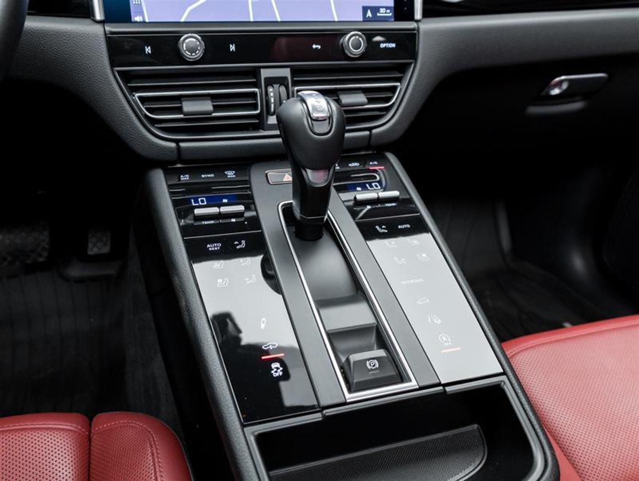 2023 Porsche Macan  Photo