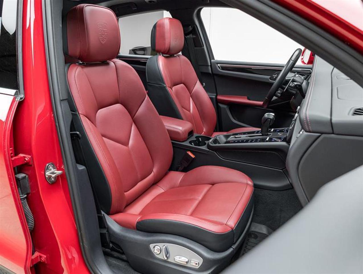2023 Porsche Macan  Photo