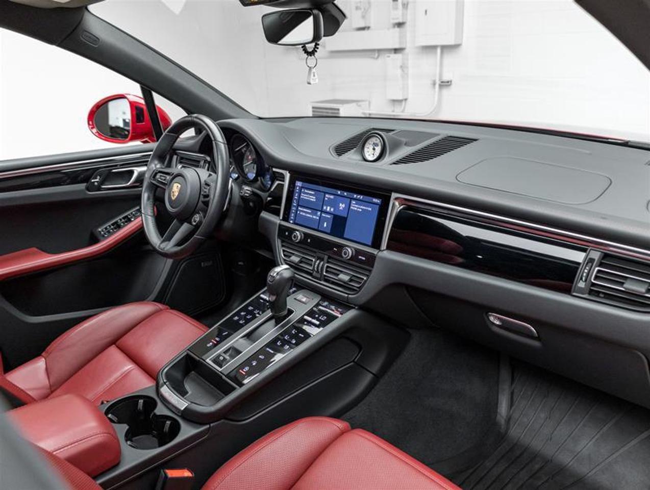 2023 Porsche Macan  Photo