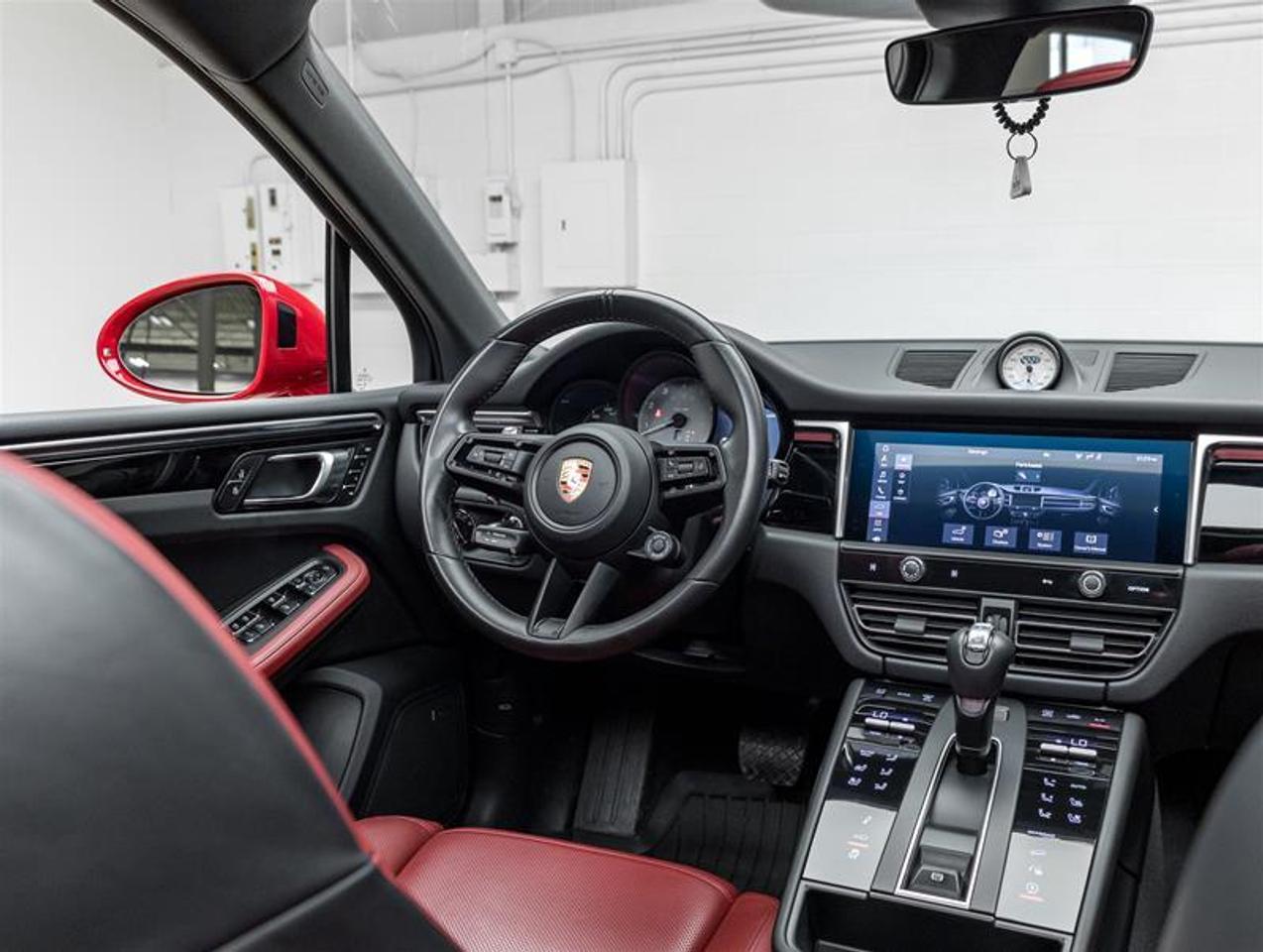 2023 Porsche Macan  Photo