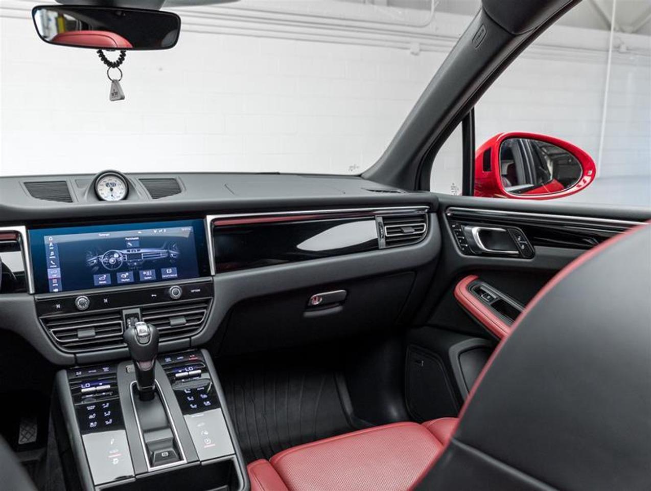 2023 Porsche Macan  Photo