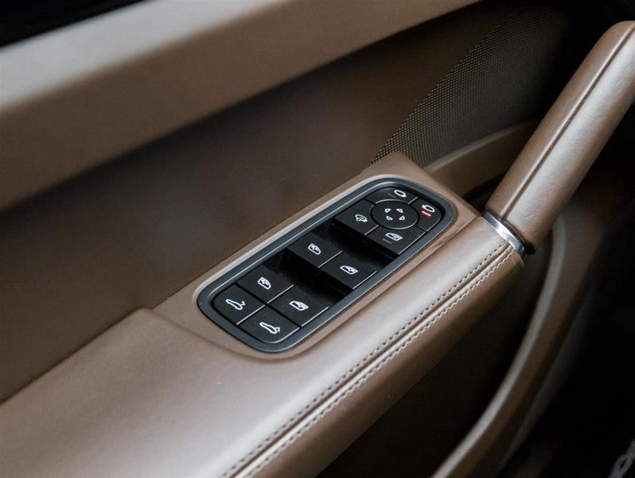 2023 Porsche Cayenne  Photo