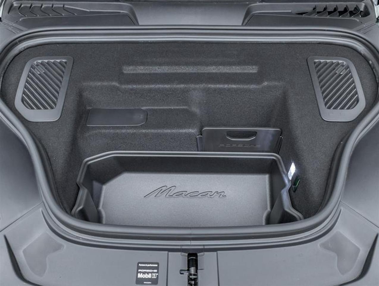 2026 Porsche Macan  Photo