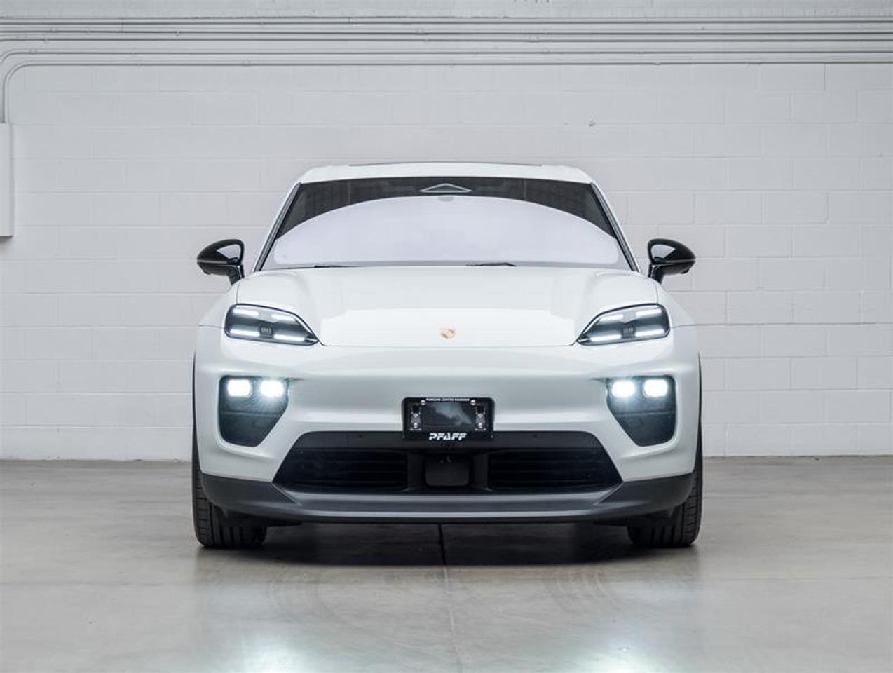 2026 Porsche Macan  Photo