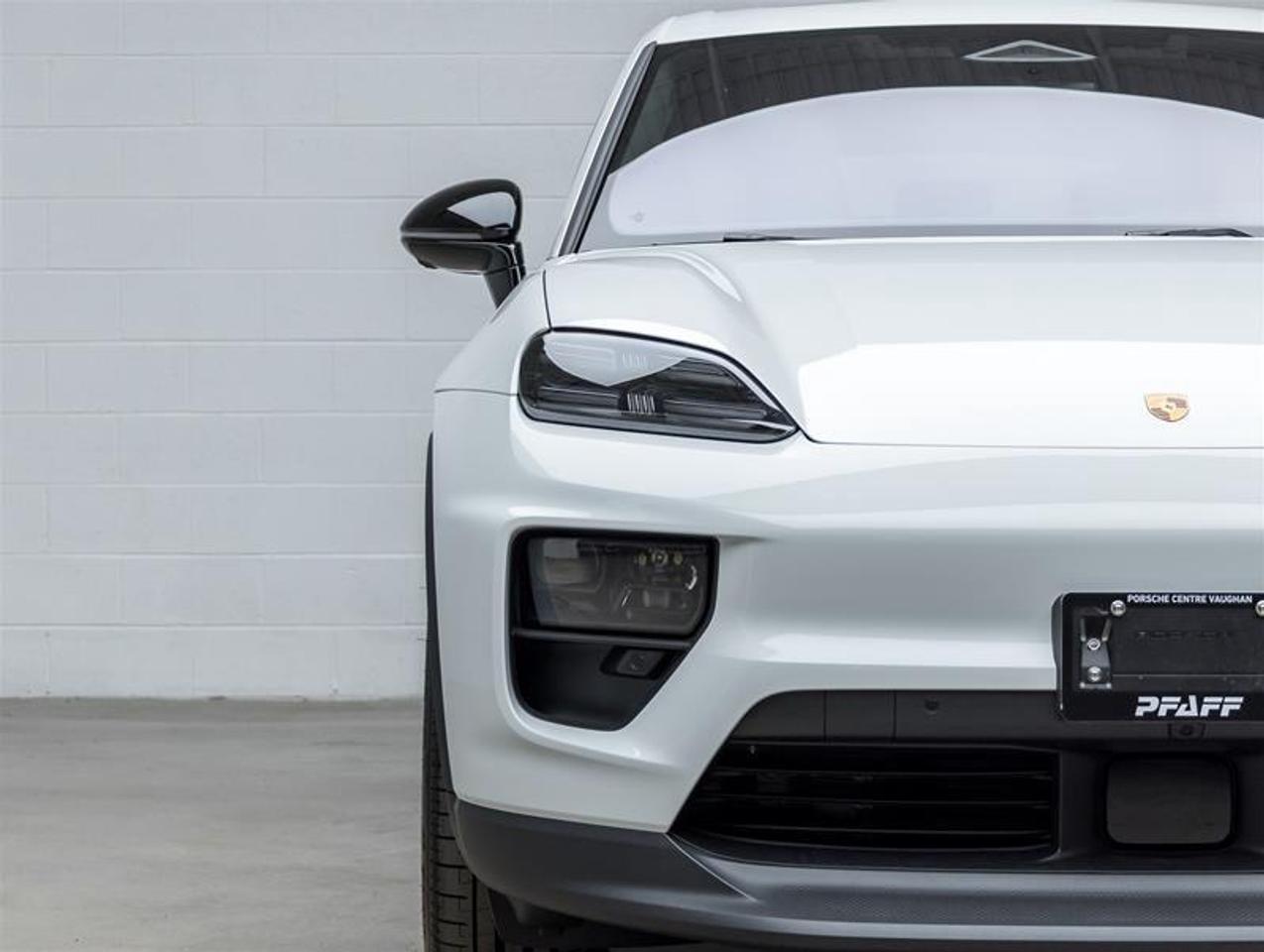 2026 Porsche Macan  Photo