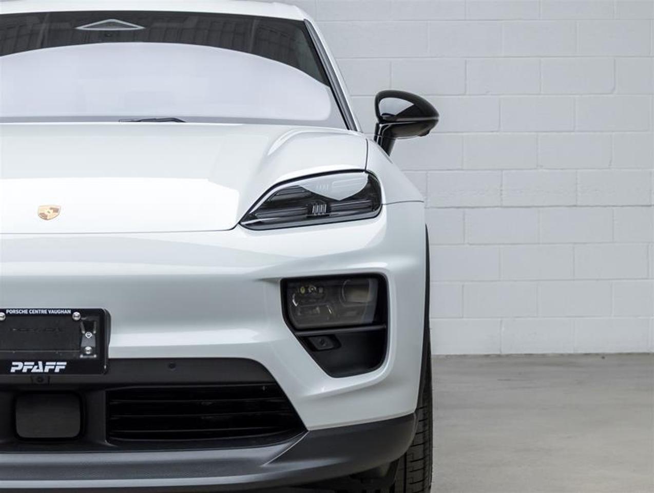 2026 Porsche Macan  Photo