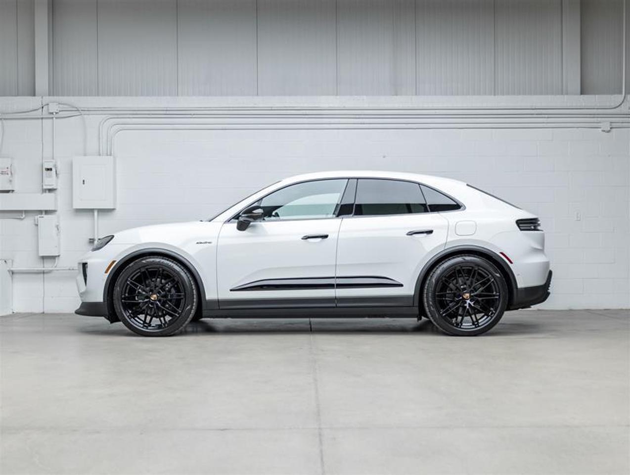 2026 Porsche Macan  Photo